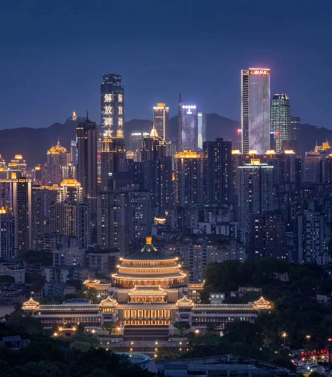 重庆夜景真的比香港好看吗,重庆夜景为什么比香港还繁华
