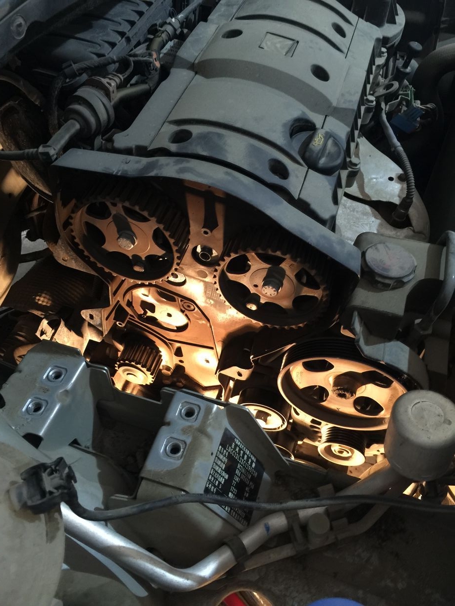 发动机上的皮带,发动机上的正时皮带用多久换