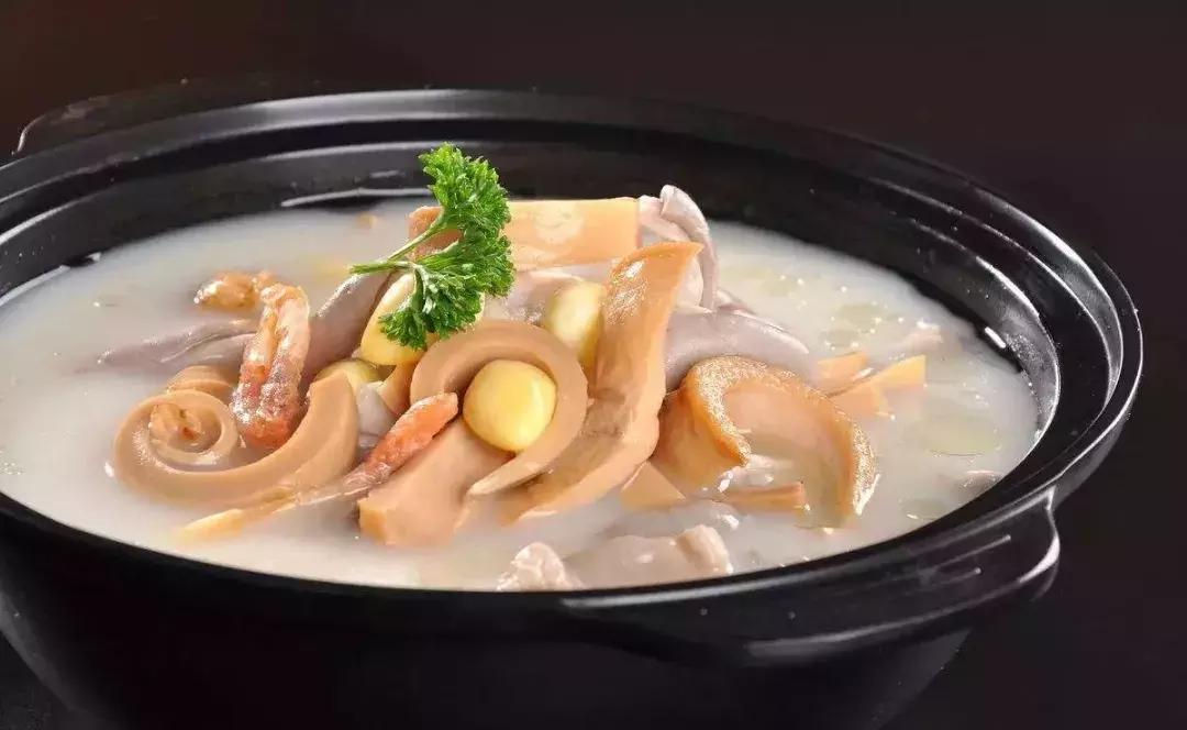 巽寮湾(读:xùnliáowān是粤东数百公里中海水最洁净海湾之一