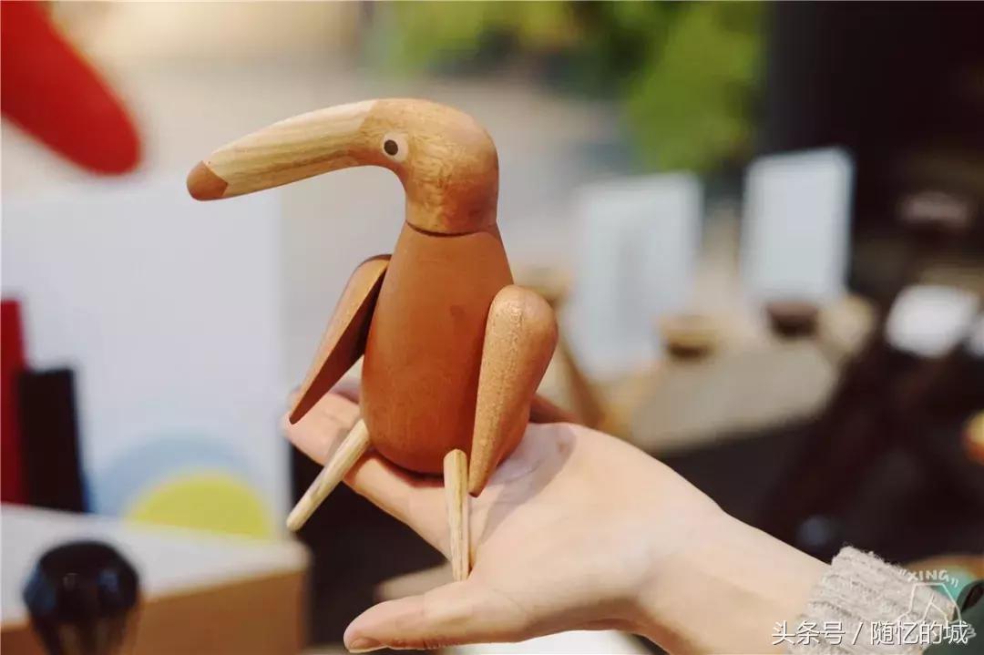 除了挖走北上广的年轻人，杭州还要掏空他们的钱包