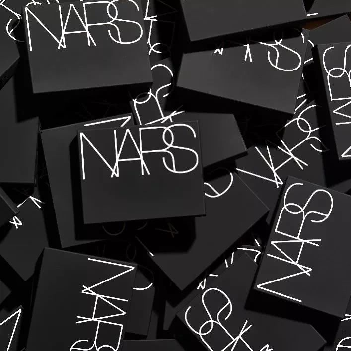 这个牌子出什么都火到断货，女生必须入一个