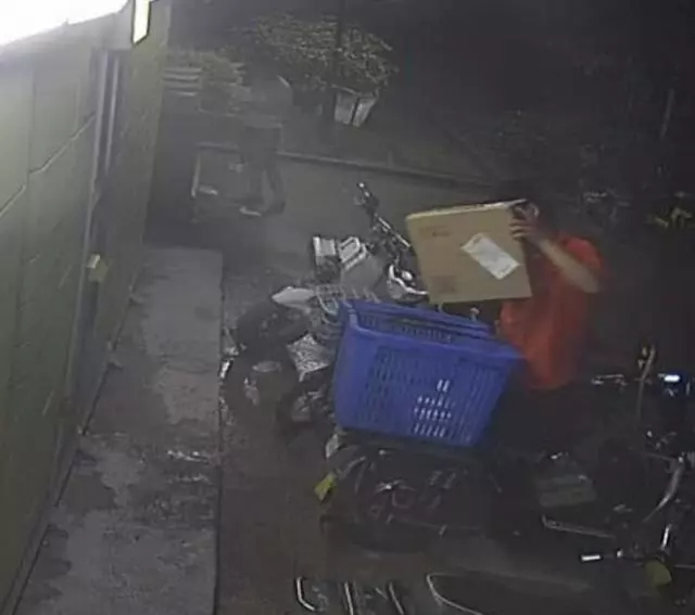 凭取件码拿快递需不需要问姓名,快递柜取件码会发短信吗