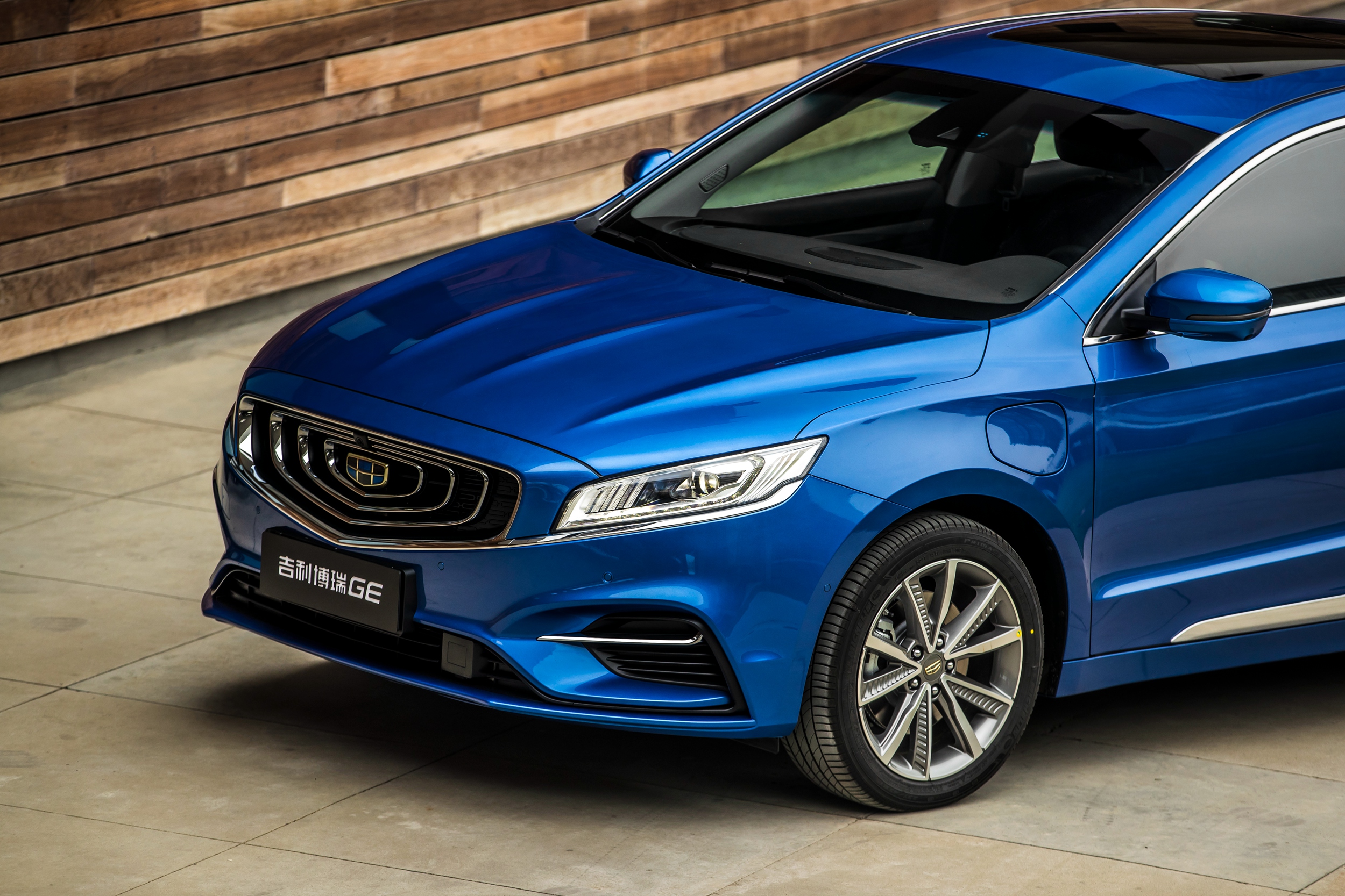 吉利博瑞ge是新能源车吗,吉利博瑞ge新能源改黑武士