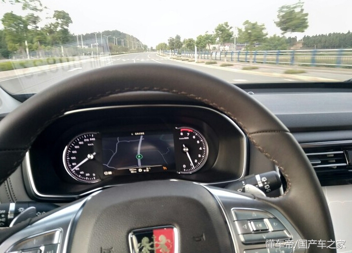 荣威rx8气场怎么样,荣威rx8七座版大红色