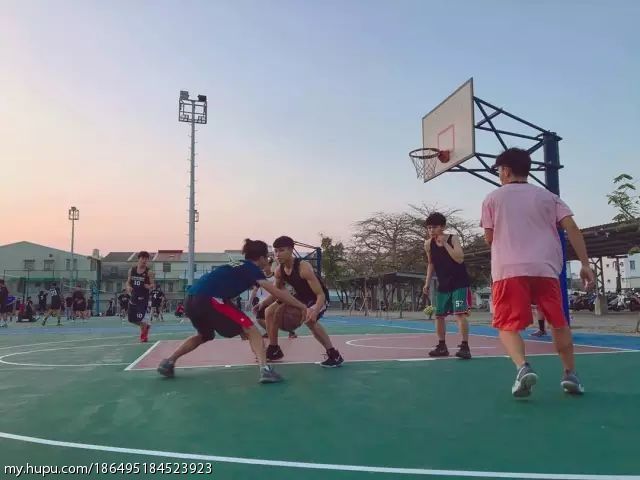 打球腿抽筋了冰敷还是热敷,打球打到腿抽筋还能打吗