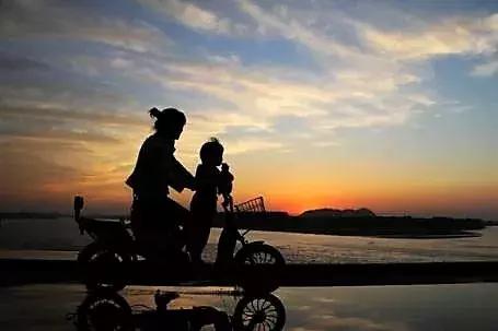 母亲故乡情,故乡情的原唱