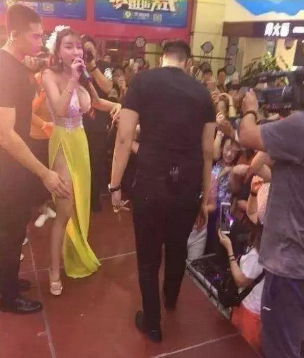 靠性感搏出位，商演人气曾比过范冰冰，如今无人问津