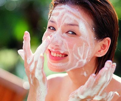 一年四季用冷水洗脸有什么危害吗,油性皮肤凉水洗脸还是热水洗脸好