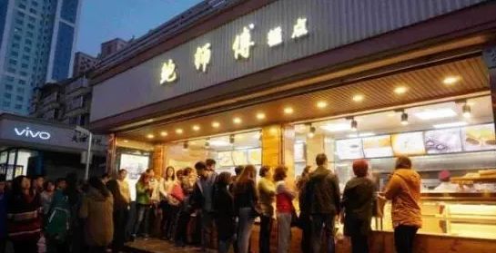 深圳网红店排长龙,长龙网红店是真的吗