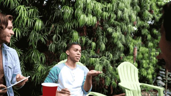 众测，一扔就会飞的自拍杆，不小心就把逼给装了