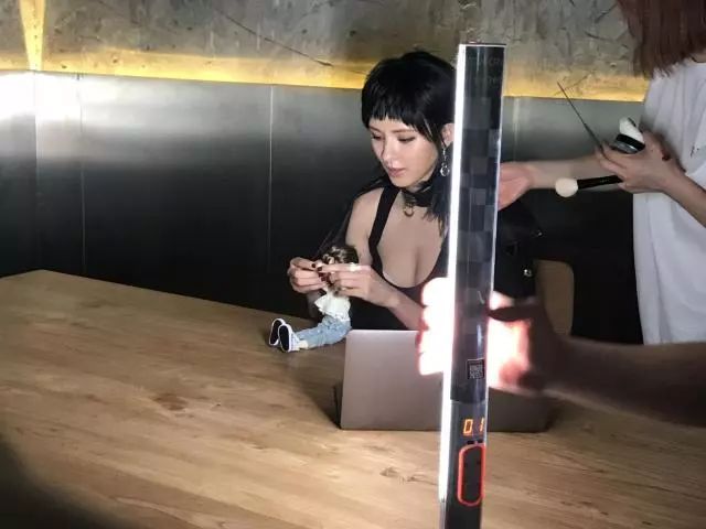 想和昕小薇一样成为专业时尚编辑么？昕小薇“三部曲”时尚编辑入门课来啦！