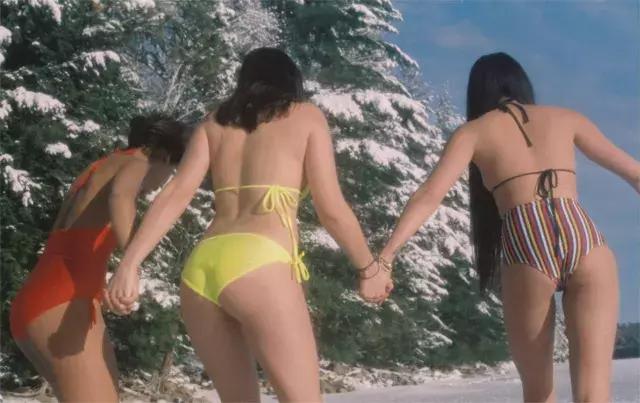 拍腿、拍bra、拍裸照,一个放飞自我的女孩