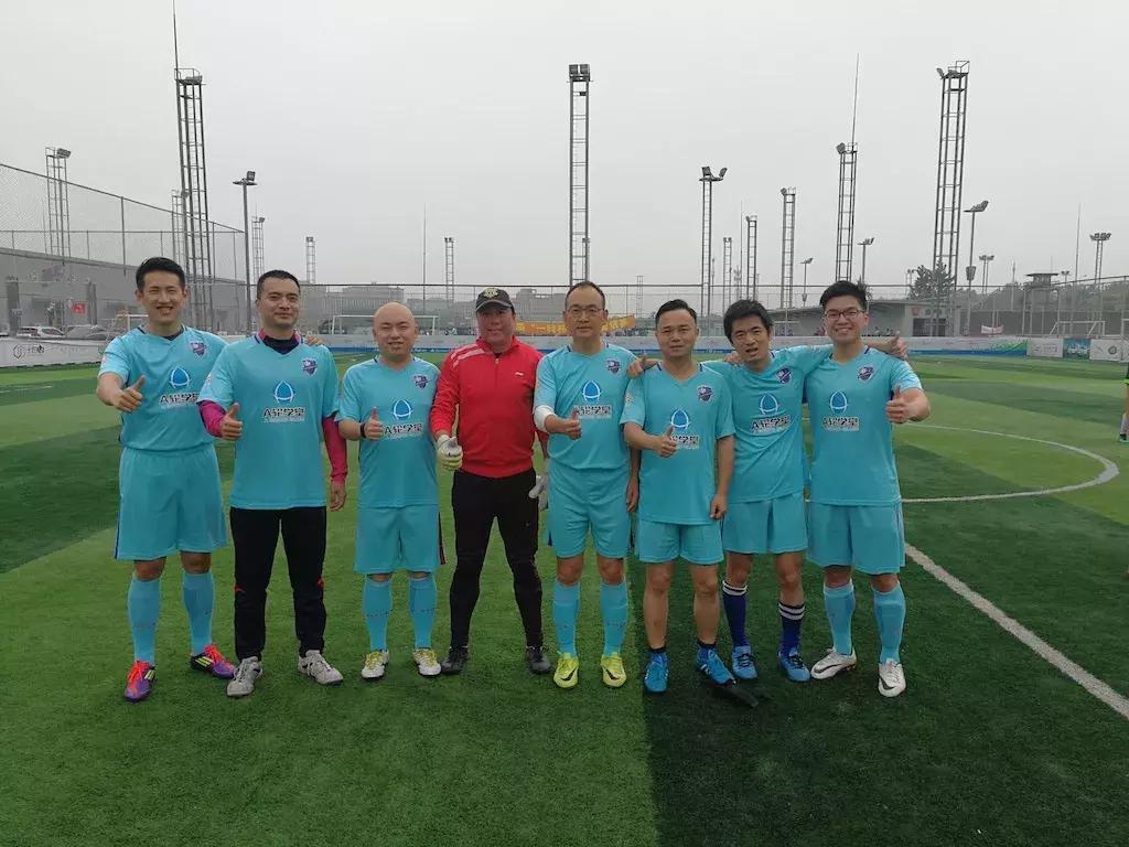 祝贺A轮学堂丁香足球队勇夺“一嗨杯”企业邀请赛小组冠军