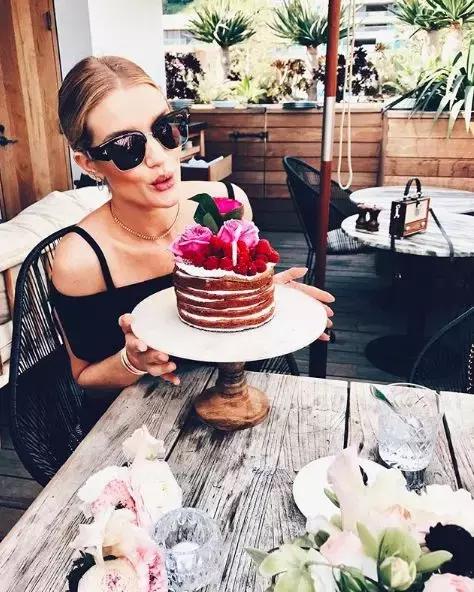 维密超模未婚生育 (维密未婚产子的女人)