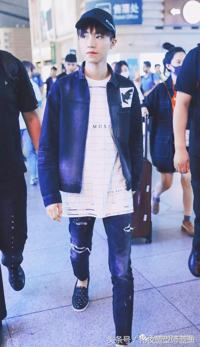 王俊凯一身棒球服,王俊凯机场穿运动套装