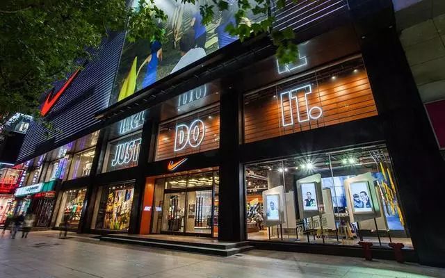 宝姿母公司停牌，将公布并购信息；爱马仕、香奈儿等店员涉嫌参与洗钱；周大福入选全球年度奢侈品百强｜更多