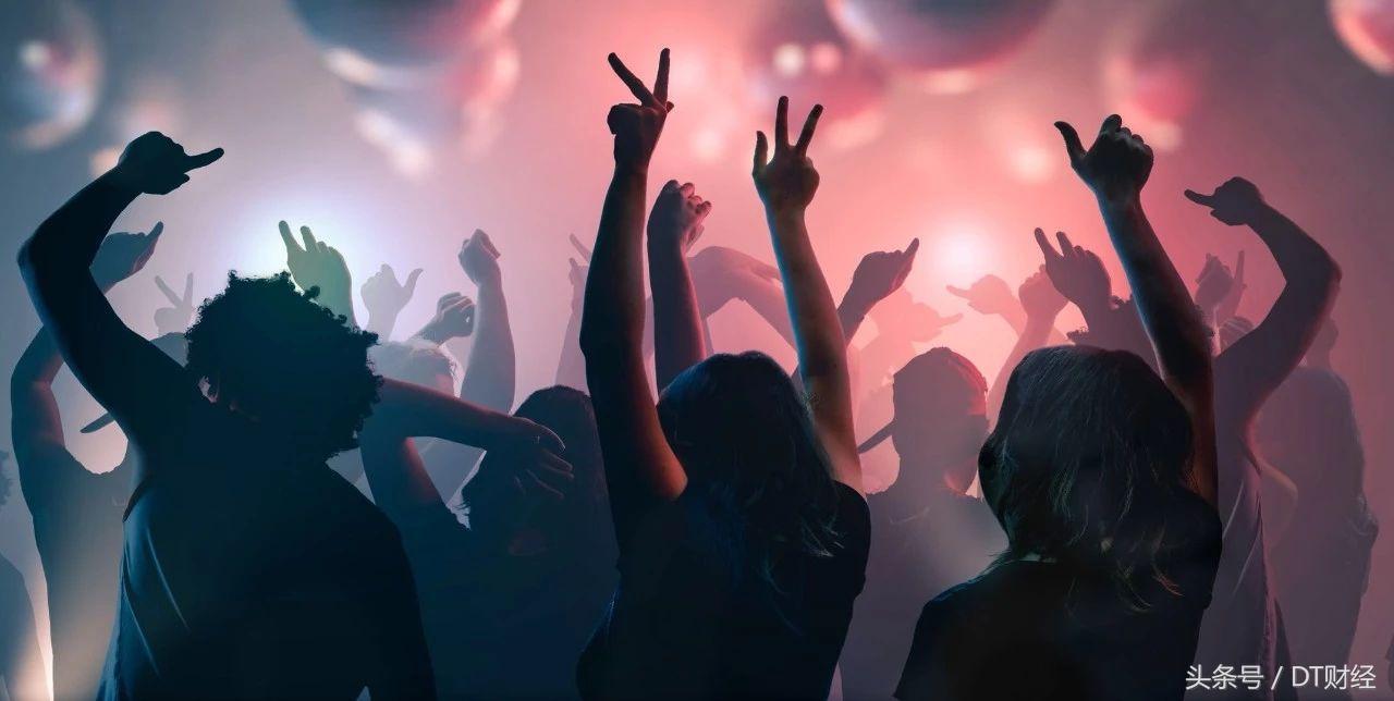 夜生活只有加班?你可能是住在假上海