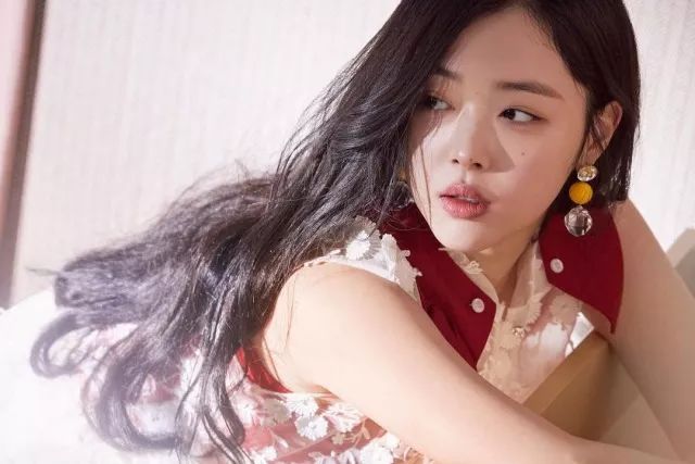 雅诗兰黛口红对比ysl,雅诗兰黛气场全开的口红