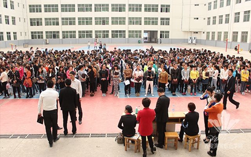 西安一学校事件,西安这二天发生的事