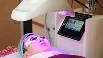 红蓝光祛痘可以去痘坑吗,红蓝光祛痘的最好方法