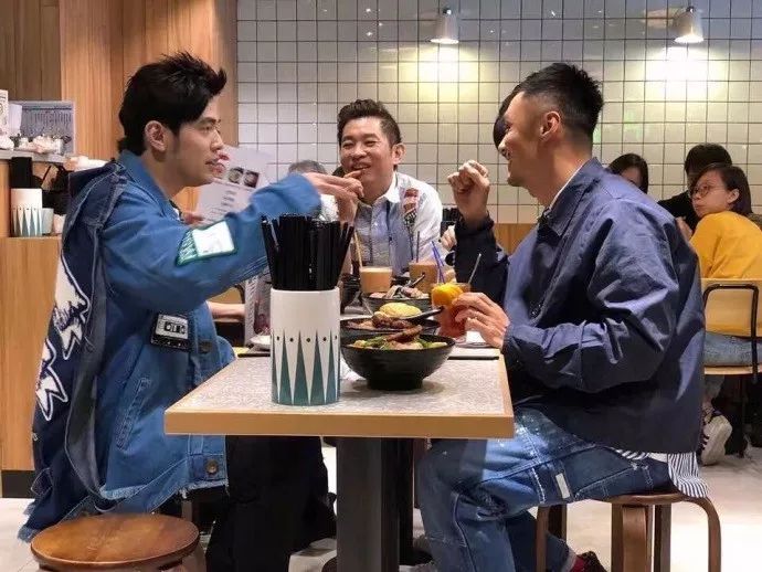 余文乐爱穿潮牌,余文乐当爸爸的视频