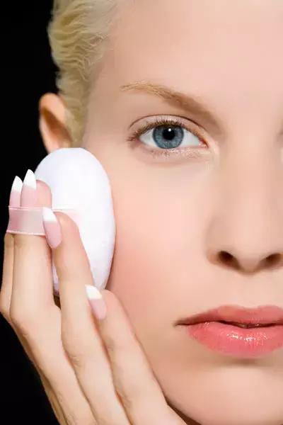 好的妆容需要好的底妆,底妆怎么画出磨皮的妆容效果