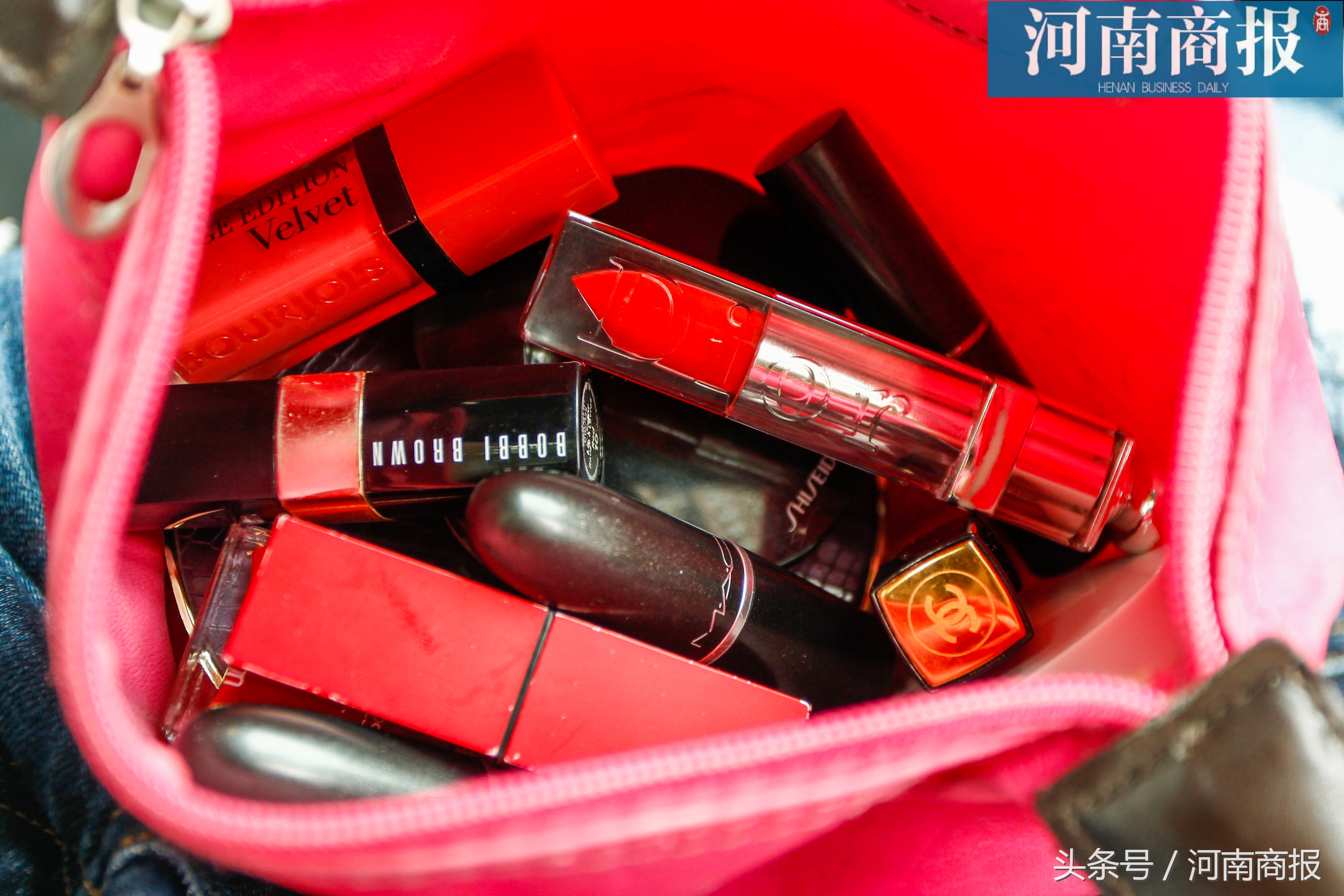 贫民窟女孩第一支大牌口红,贫穷少女的化妆台