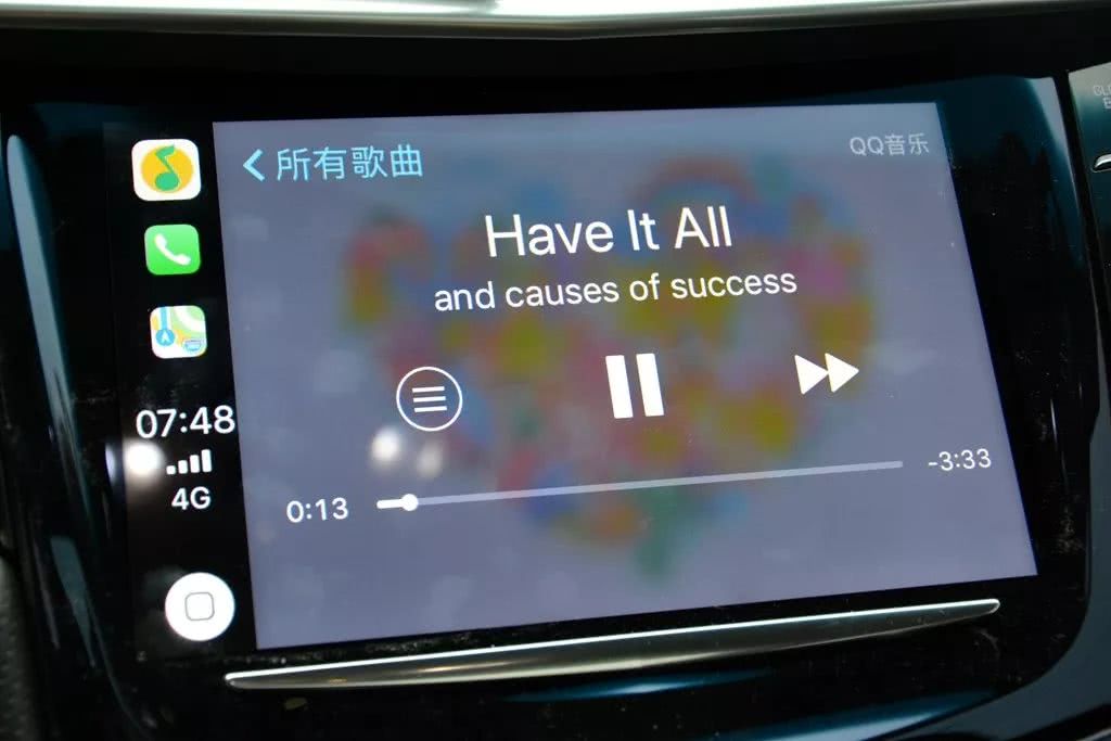 膨胀了、膨胀了！小俩口开着凯迪拉克豪车玩转上海滩！