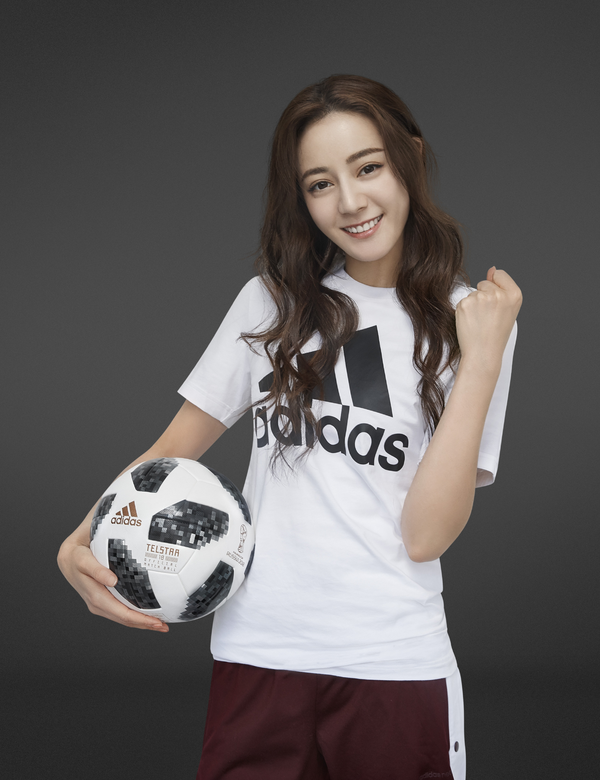 杨幂易烊千玺代言荣耀,刘亦菲迪丽热巴杨幂易烊千玺