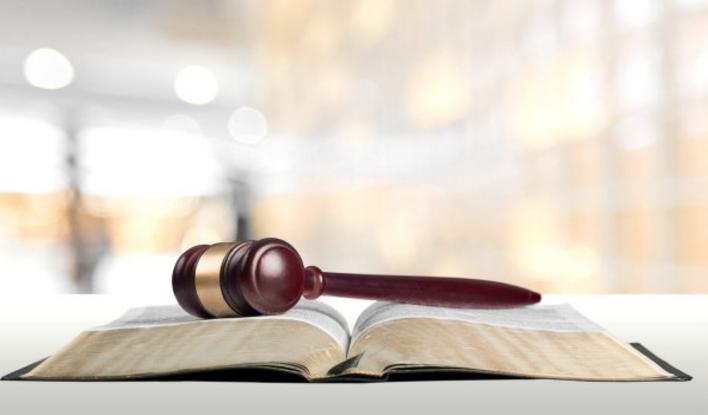 在洗浴中心摔伤不赔偿应该怎么办,洗浴摔倒了商家该不该赔偿