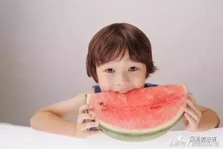 六一儿童节如何给宝宝拍照,在班里拍六一儿童节拍照视频