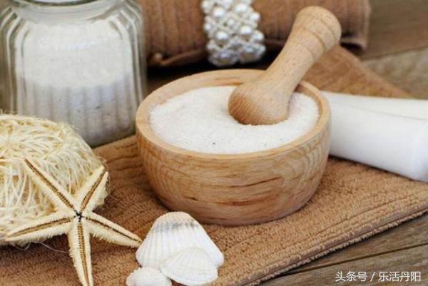 后背油脂粒是螨虫吗,背部螨虫粒和脂肪粒区别