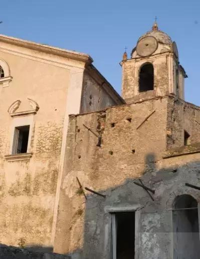 深山里发现荒无人烟的鬼城,欧洲无人小镇