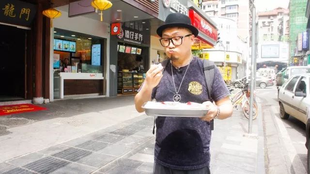 人矮志不矮，这家店只做一流馅饼