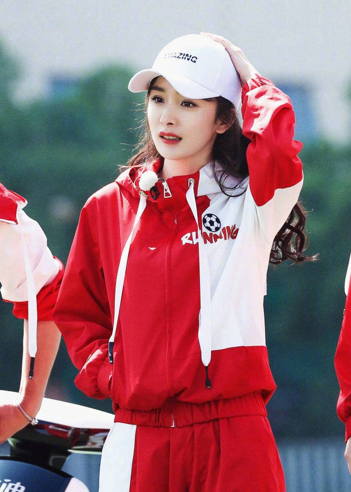 王俊凯模仿杨迪,王俊凯奔跑吧青春现场版伴舞