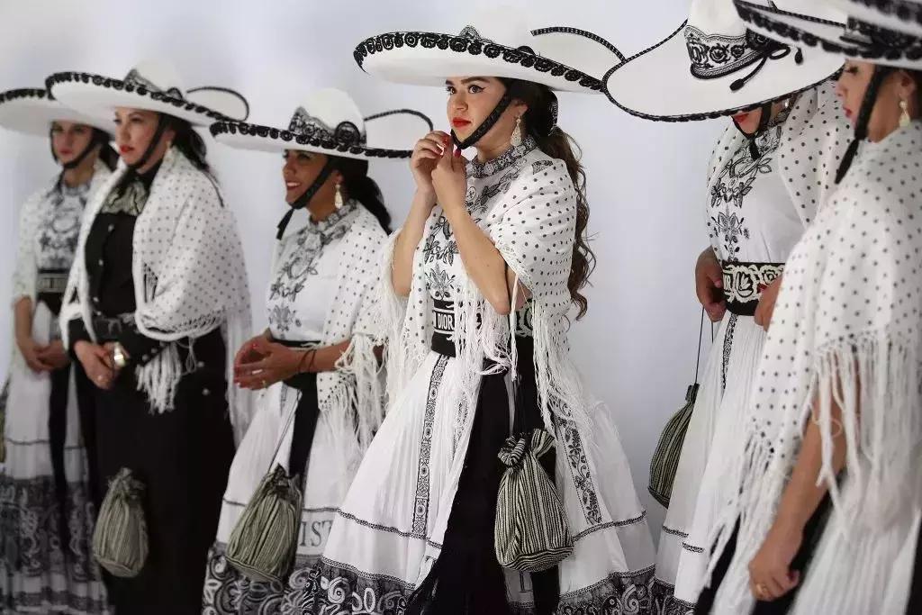 各大奢侈品牌新年限定,2019最奢侈爆款大牌