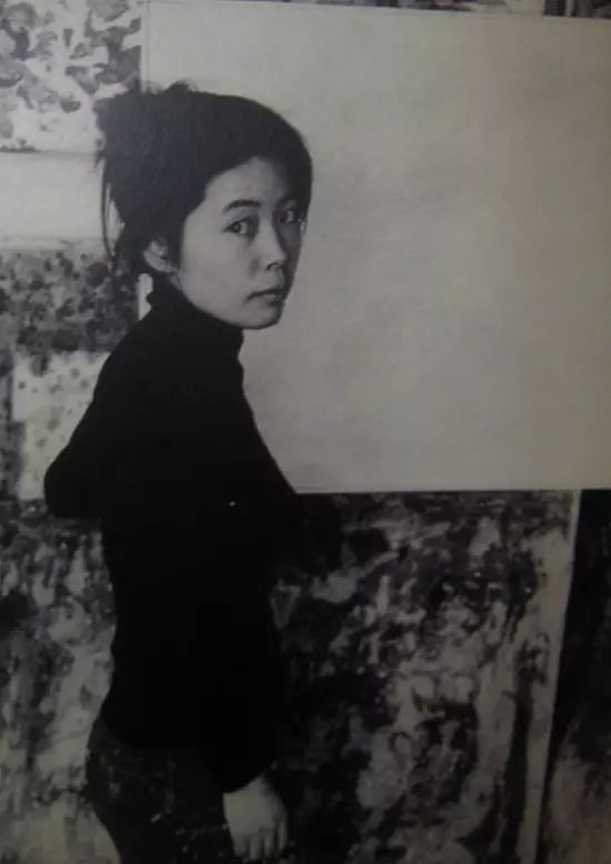 她年少自杀未遂，48岁住进精神疗养院，为何LV和兰蔻都拜倒在她石榴裙下