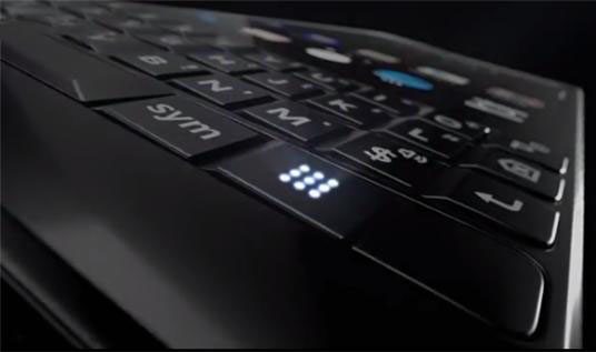 黑莓又来刷存在感了，物理键盘+平行双摄，致敬经典or不死不休？