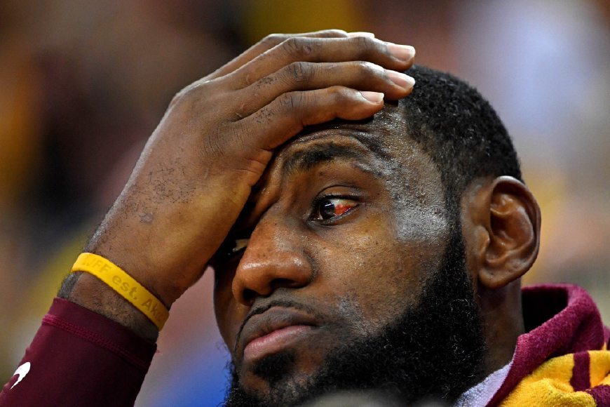 总决赛g2詹姆斯隔扣伊戈达拉,麦基跟库里总决赛