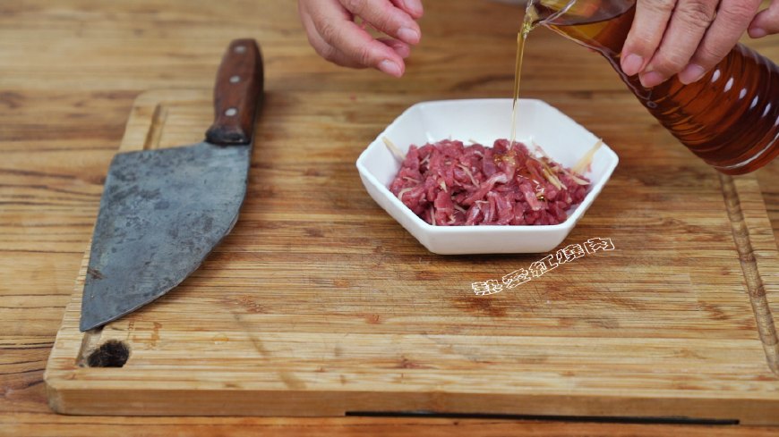 熬粥怎么粘稠水和米的比例,如何熬粥才能把粥熬得粘稠