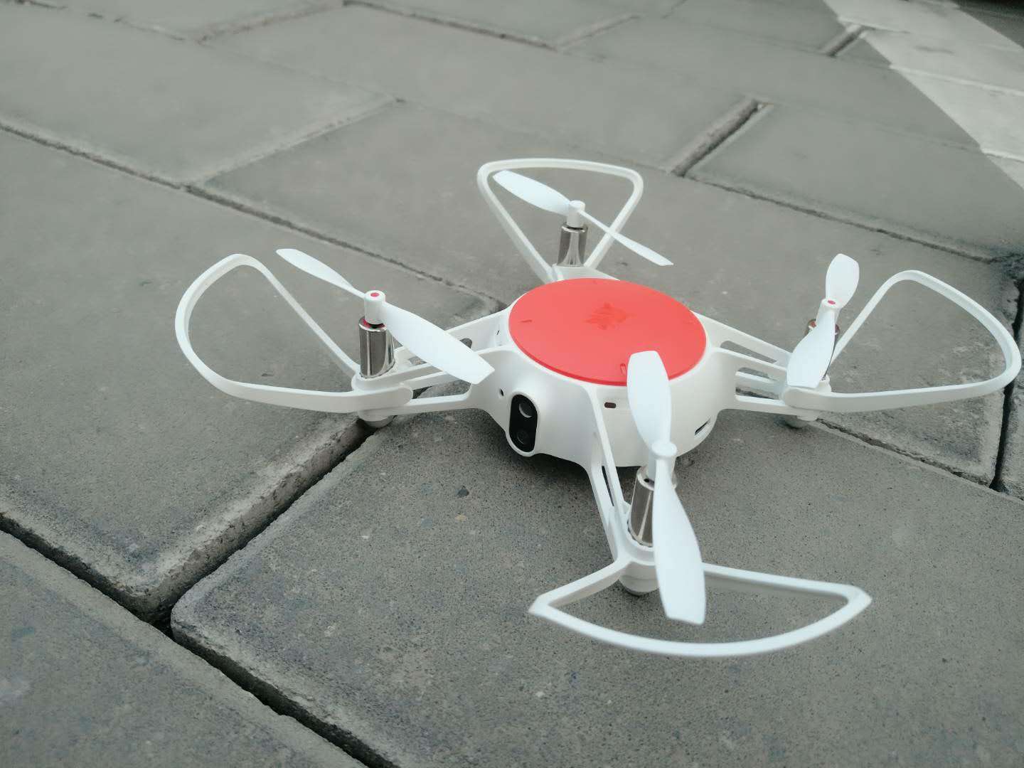 小飞侠无人机评测,米兔无人机飞行