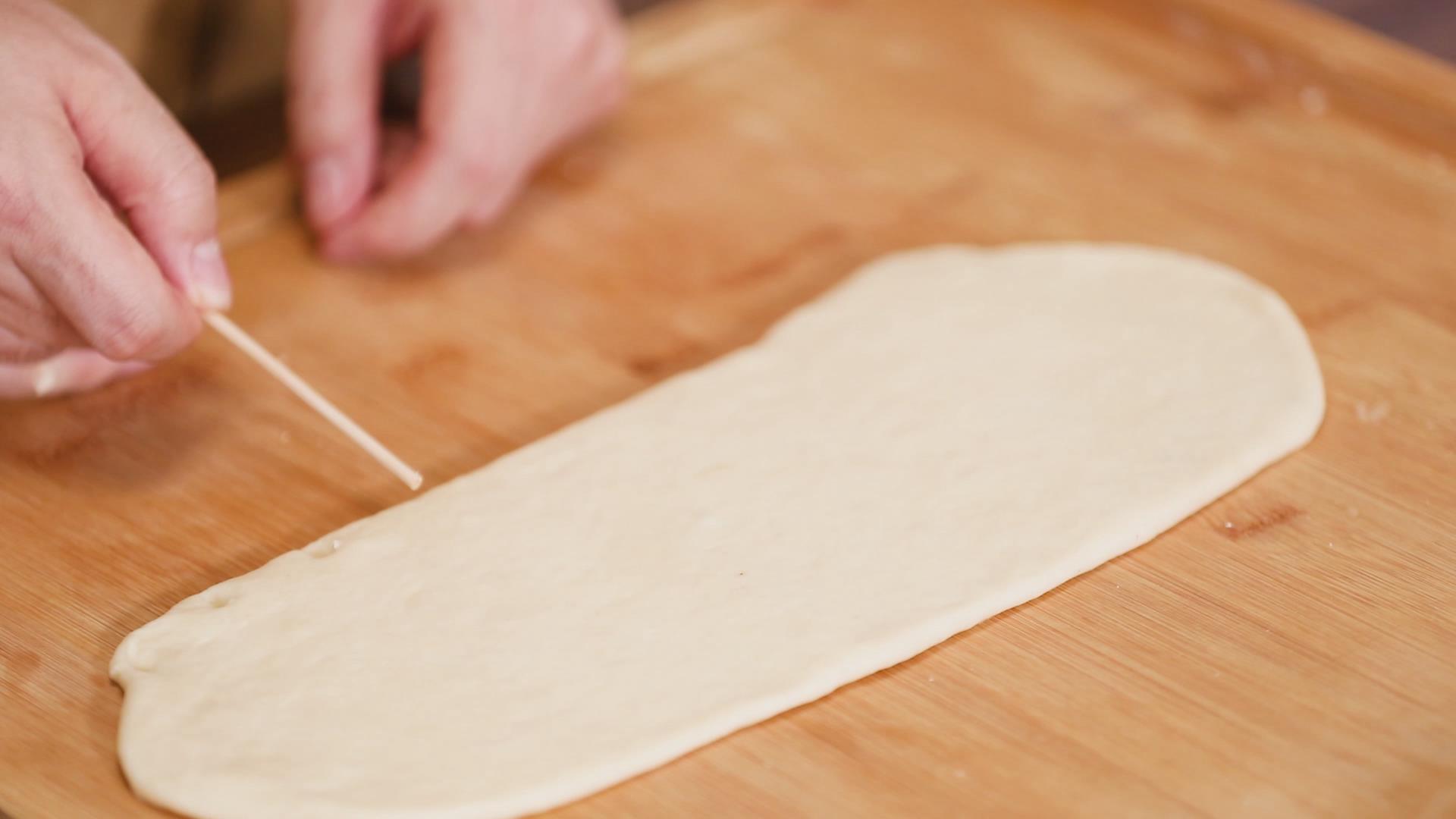 油条最简单炸出来还好吃,教你做放心油条不用任何添加剂