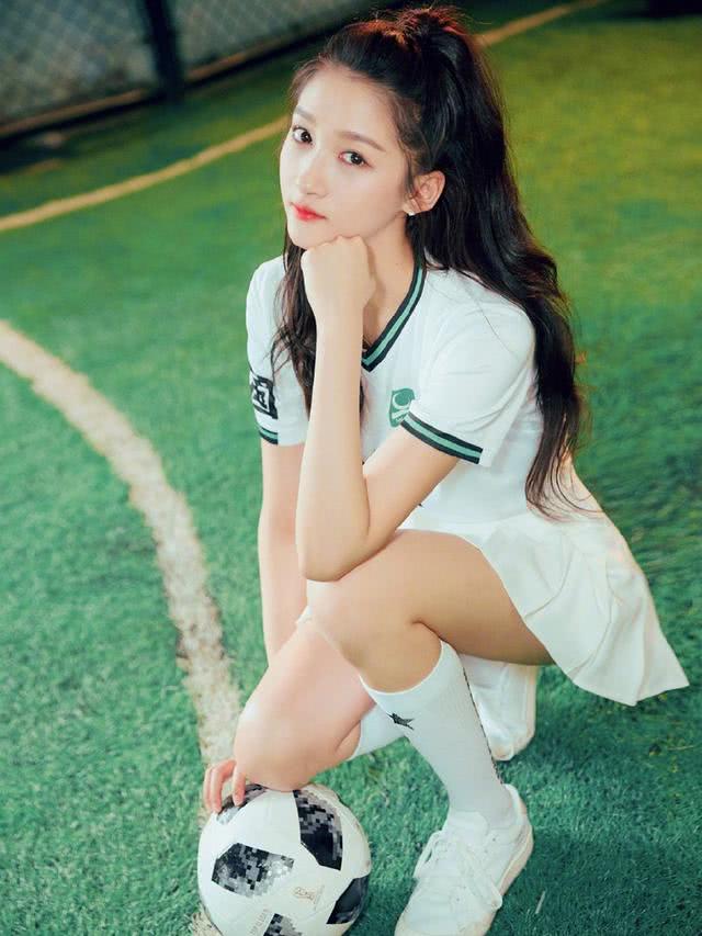 杨幂关晓彤美照,baby杨幂同框衣服