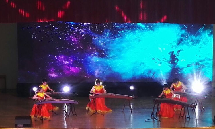 雏鹰的天空梦想的舞台（原创：崔茗子）