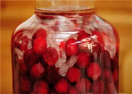 杨梅酒的功效及作用,杨梅酒的功效与作用及食用方法