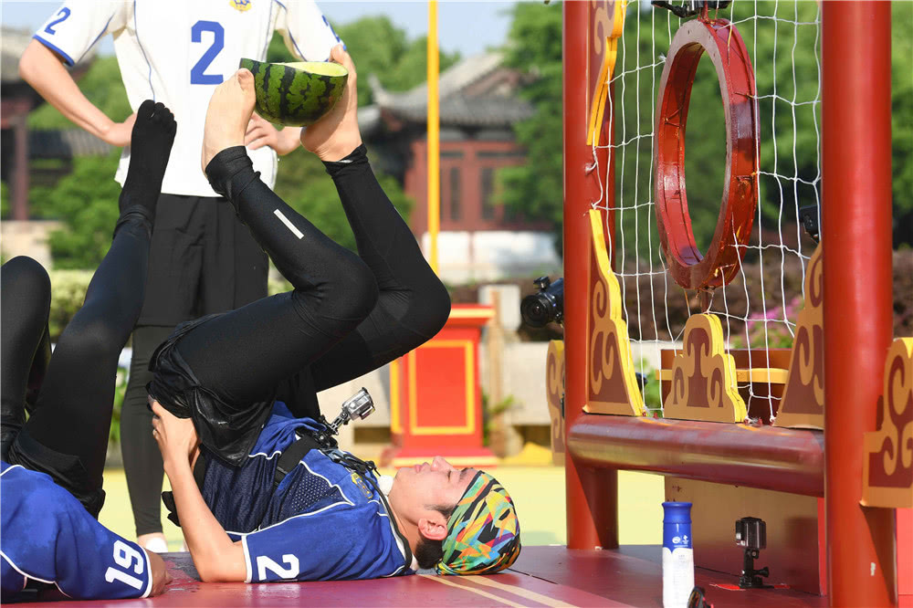 第8期菲戈助阵跑男团踢足球,菲戈比赛