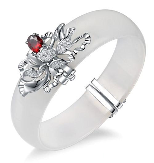 小苏打清洁银饰品的方法,银饰品保养与注意事项