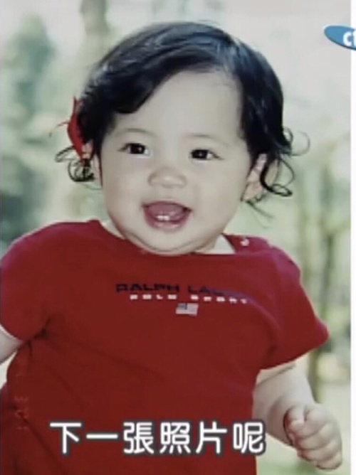 欧阳娜娜童年私照曝光,简直水蜜桃精转世,全身名牌这鞋太讲究了