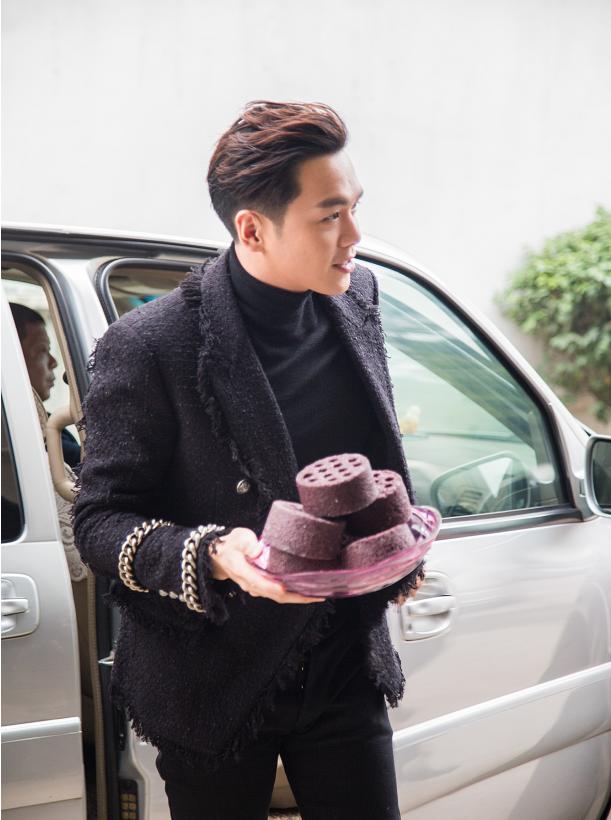 自带服装进组的明星,自带道具进组拍戏的女明星