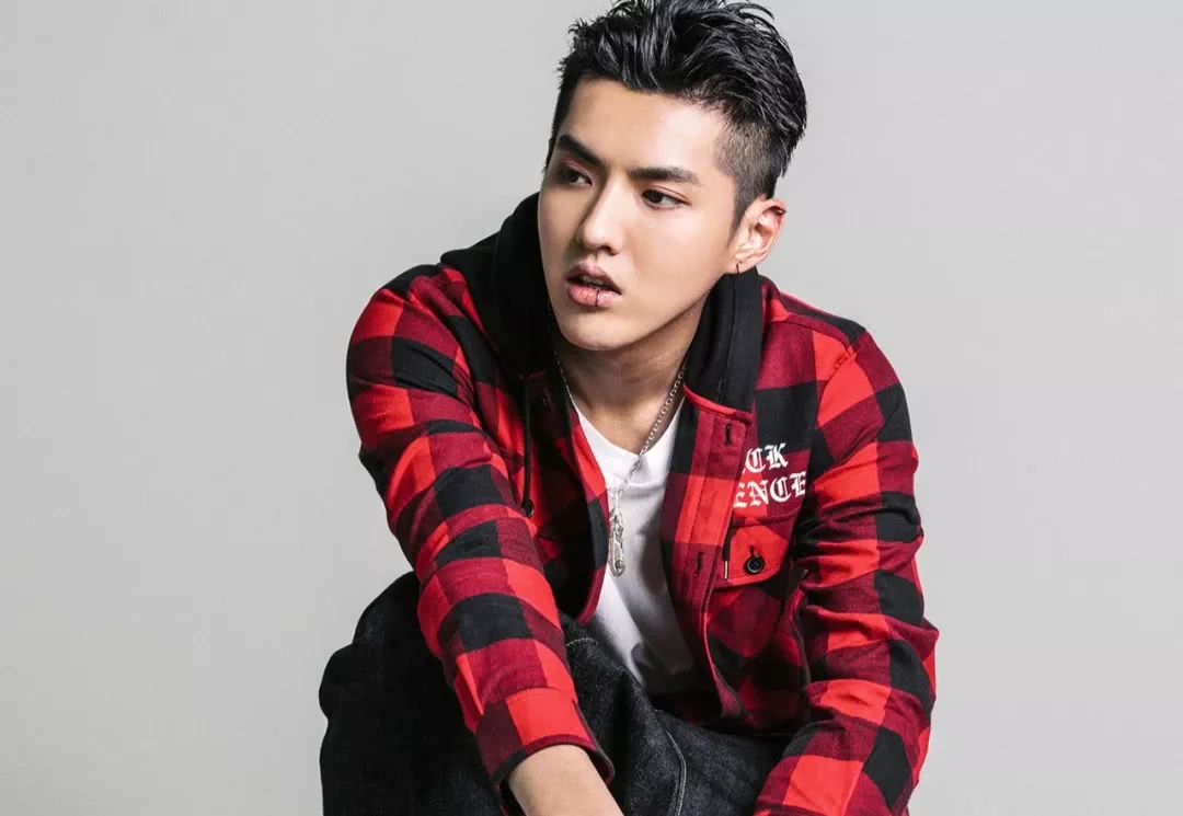 你穿成周冬雨，他穿成易烊千玺，需要多少钱？